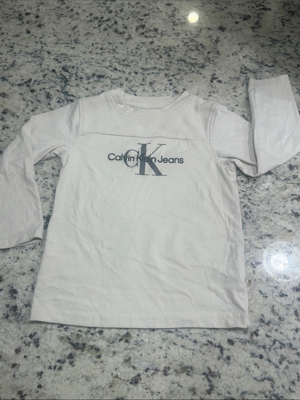 Calvin Klein Jeans Kids Long-Sleeve Logo Tee in Off-White